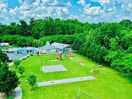 Sleepy Bear Getaway 1 Bedroom Condo by RedAwning