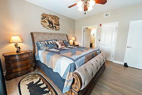 Sleepy Bear Getaway 1 Bedroom Condo by RedAwning
