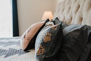 Sleepy Bear Getaway 1 Bedroom Condo by RedAwning