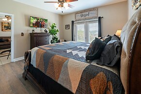 Sleepy Bear Getaway 1 Bedroom Condo by RedAwning