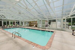 Sleepy Bear Getaway 1 Bedroom Condo by RedAwning