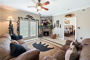 Sleepy Bear Getaway 1 Bedroom Condo by RedAwning