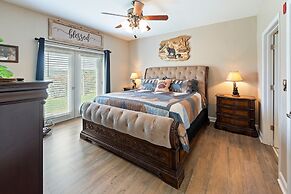 Sleepy Bear Getaway 1 Bedroom Condo by RedAwning