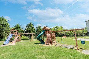 Sleepy Bear Getaway 1 Bedroom Condo by RedAwning