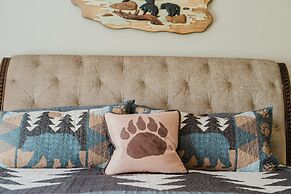 Sleepy Bear Getaway 1 Bedroom Condo by RedAwning