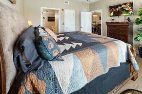 Sleepy Bear Getaway 1 Bedroom Condo by RedAwning