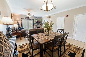 Sleepy Bear Getaway 1 Bedroom Condo by RedAwning