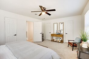 Quiet Texas Vacation Rental ~ 5 Mi to Lake Conroe!