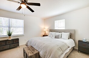 Quiet Texas Vacation Rental ~ 5 Mi to Lake Conroe!