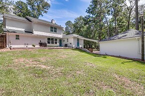 Quiet Texas Vacation Rental ~ 5 Mi to Lake Conroe!