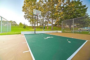 Lovely Branson Condo: On-site Golf & Fishing