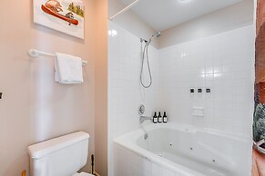 Lovely Branson Condo: On-site Golf & Fishing