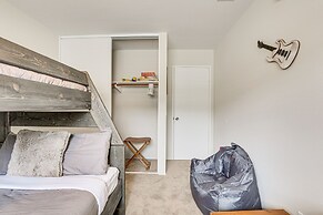 Sunny Oceanside Home w/ Patio, 5 Mi to Downtown!