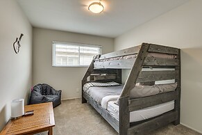 Sunny Oceanside Home w/ Patio, 5 Mi to Downtown!