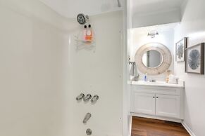 Beach House w/ Oceanfront Deck in Galveston!