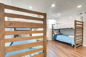 Beach House w/ Oceanfront Deck in Galveston!