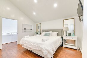 Beach House w/ Oceanfront Deck in Galveston!