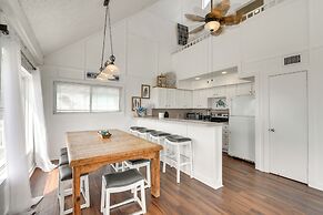 Beach House w/ Oceanfront Deck in Galveston!