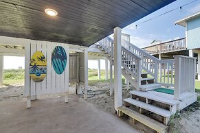 Beach House w/ Oceanfront Deck in Galveston!