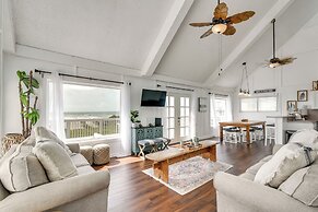 Beach House w/ Oceanfront Deck in Galveston!
