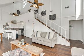 Beach House w/ Oceanfront Deck in Galveston!