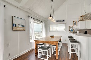 Beach House w/ Oceanfront Deck in Galveston!