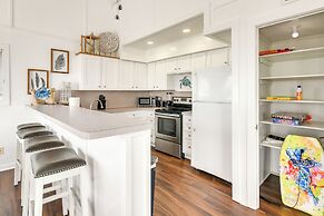 Beach House w/ Oceanfront Deck in Galveston!