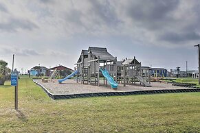 Beach House w/ Oceanfront Deck in Galveston!
