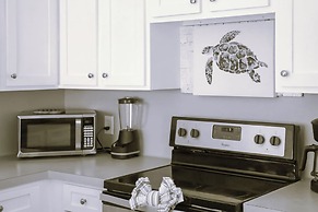 Beach House w/ Oceanfront Deck in Galveston!