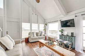 Beach House w/ Oceanfront Deck in Galveston!