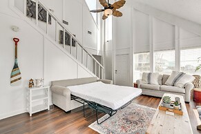 Beach House w/ Oceanfront Deck in Galveston!