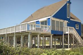 Beach House w/ Oceanfront Deck in Galveston!