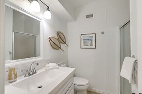 Beach House w/ Oceanfront Deck in Galveston!