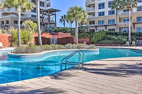 Destin Resort Studio w/ Pool - Walk to Beach!