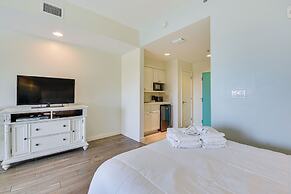 Destin Resort Studio w/ Pool - Walk to Beach!