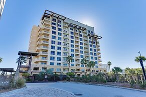Destin Resort Studio w/ Pool - Walk to Beach!