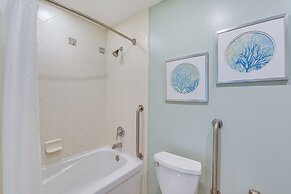 Destin Resort Studio w/ Pool - Walk to Beach!