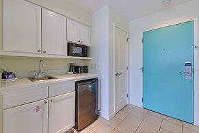 Destin Resort Studio w/ Pool - Walk to Beach!