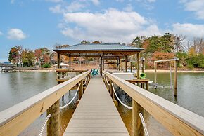 Cheerful Lake Wylie Home With Fire Pit!