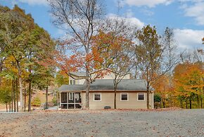 Cheerful Lake Wylie Home With Fire Pit!