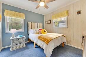 Cheerful Lake Wylie Home With Fire Pit!