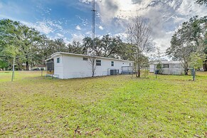Charming Hernando Retreat w/ Screened Patio!