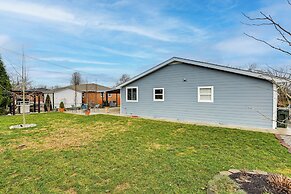 Family-friendly Home w/ Yard: 27 Mi to Nashville!