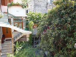 Jare - in old Town - R1 Zelena