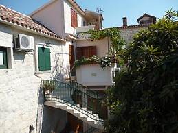 Jare - in old Town - R1 Zelena