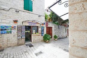 Jare - in old Town - R1 Zelena