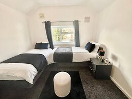 Beautiful 2-bed House in Watford