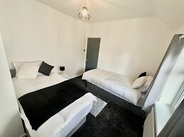 Beautiful 2-bed House in Watford