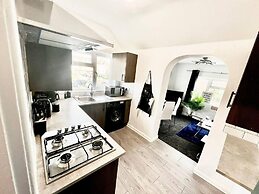 Beautiful 2-bed House in Watford