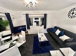 Beautiful 2-bed House in Watford